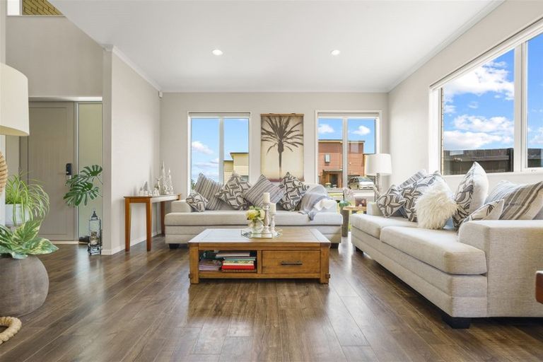 Photo of property in 16 Kirikiri Drive, Papakura, 2110