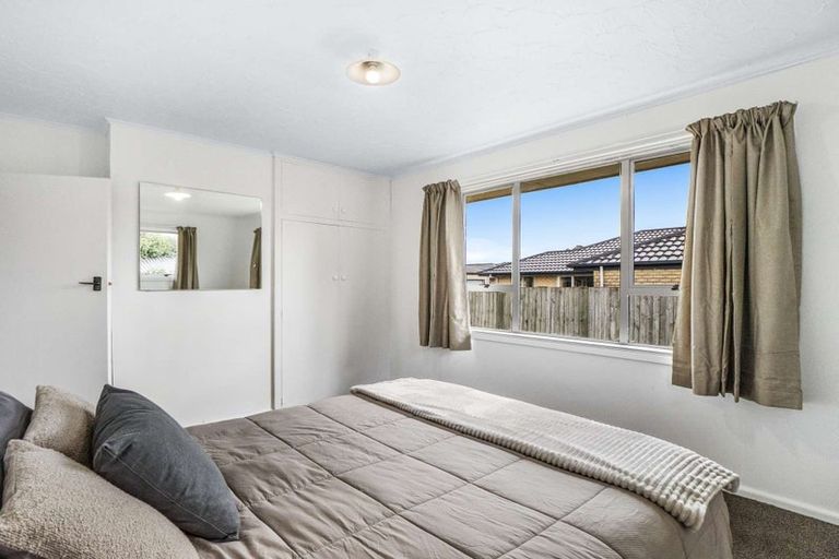 Photo of property in 402 Yaldhurst Road, Russley, Christchurch, 8042