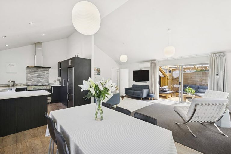 Photo of property in 45 Burma Road, Khandallah, Wellington, 6035