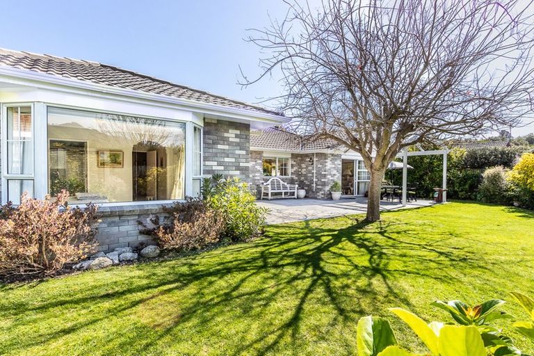 Photo of property in 3 Papawai Grove, Waikanae, 5036