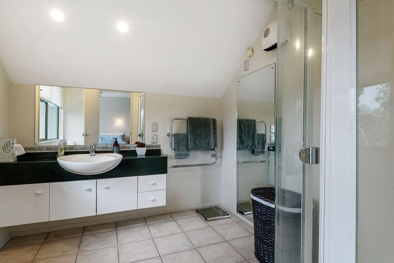 Photo of property in 23a Lake Road, Northcote, Auckland, 0627