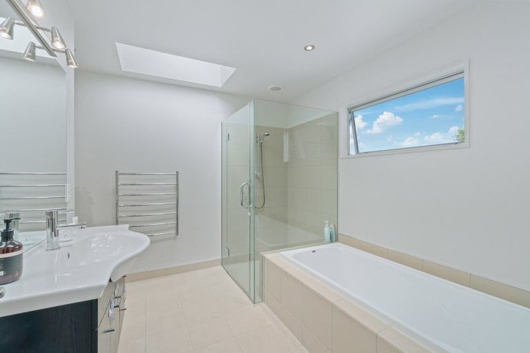 Photo of property in 1 Koru Way, Wanaka, 9305