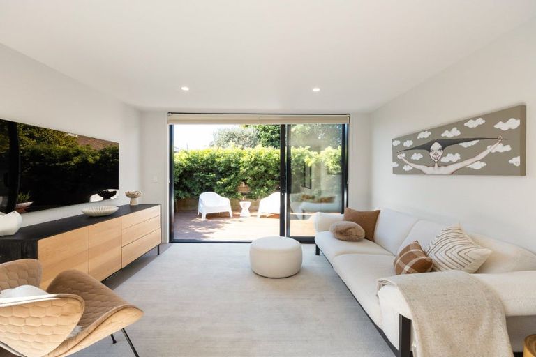 Photo of property in 23u3 Strowan Avenue, Fairfield, Hamilton, 3214