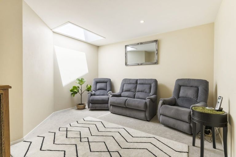 Photo of property in 17 Piriti Drive, Te Atatu Peninsula, Auckland, 0610