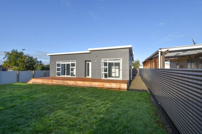 Photo of property in 2f Garner Place, Glenfield, Auckland, 0629