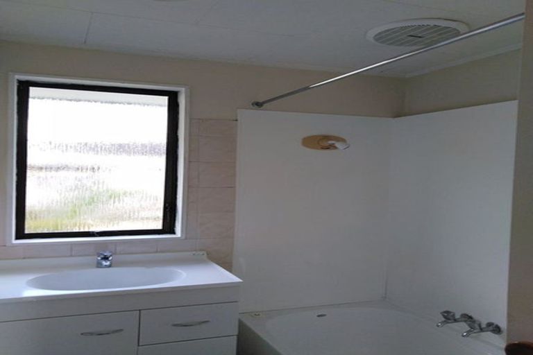 Photo of property in 11 Arde Place, Massey, Auckland, 0614