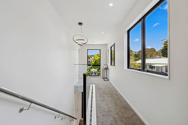 Photo of property in 8d Datura Place, Sunnynook, Auckland, 0620