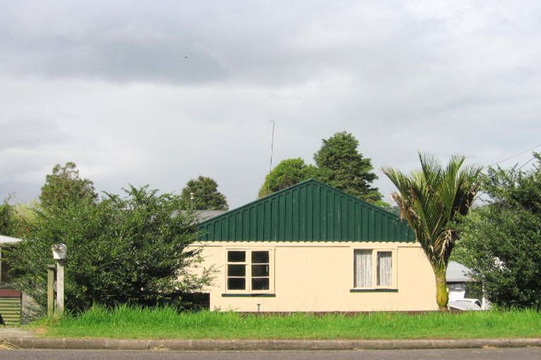 Photo of property in 2/16 Shetland Street, Glen Eden, Auckland, 0602
