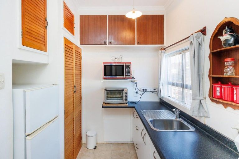 Photo of property in 74 Shamrock Street, Takaro, Palmerston North, 4412