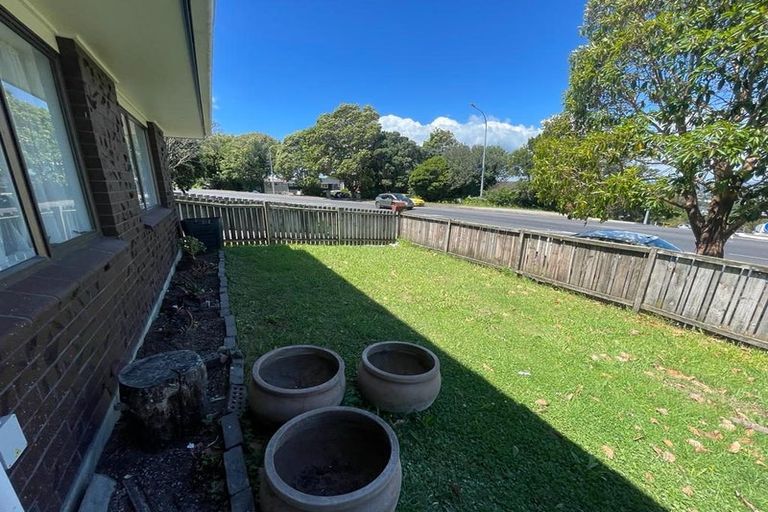 Photo of property in 1/41 College Road, Northcote, Auckland, 0627