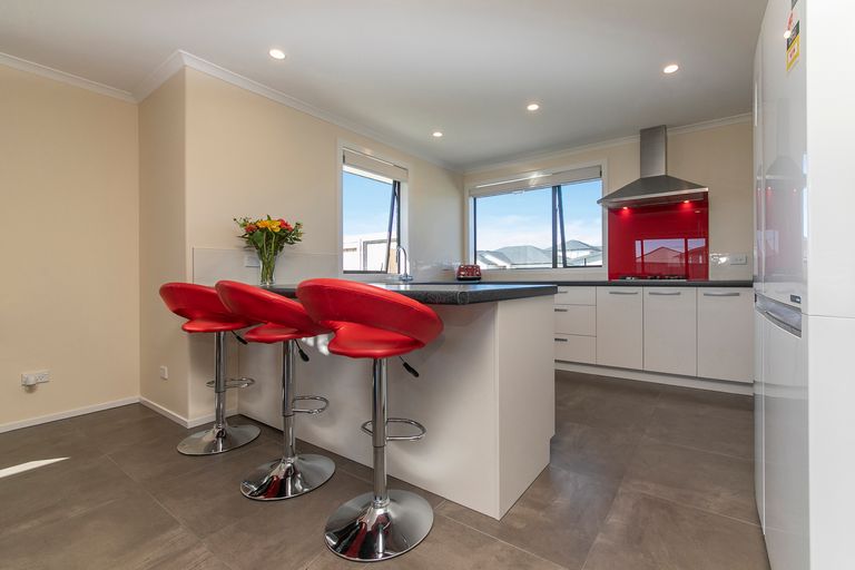 Photo of property in 8 Remana Crescent, Huapai, Kumeu, 0810