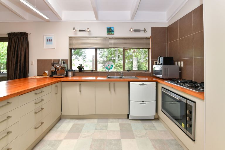 Photo of property in 47 Gledstane Road, Stanmore Bay, Whangaparaoa, 0932