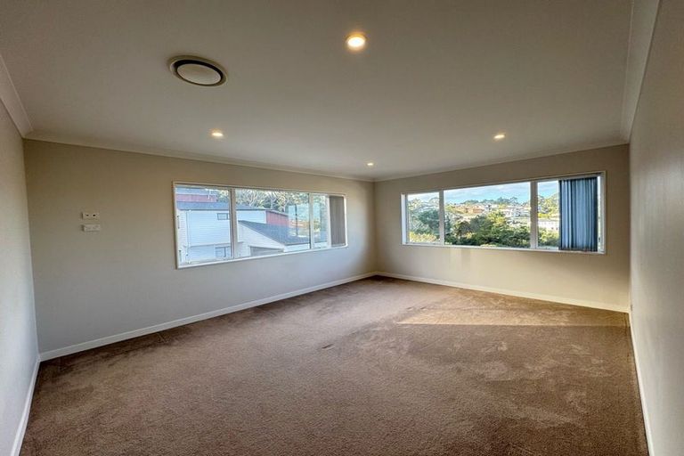 Photo of property in 18 Taurikura Way, Fairview Heights, Auckland, 0632