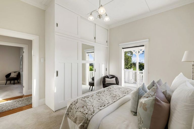 Photo of property in 54 Wairoa Road, Narrow Neck, Auckland, 0624