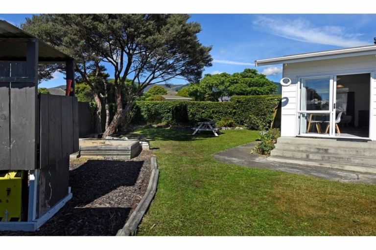 Photo of property in 43 Tennyson Crescent, Stoke, Nelson, 7011