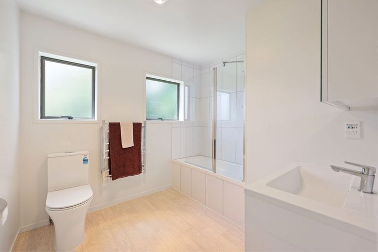 Photo of property in 2/30 Curacao Place, Half Moon Bay, Auckland, 2012