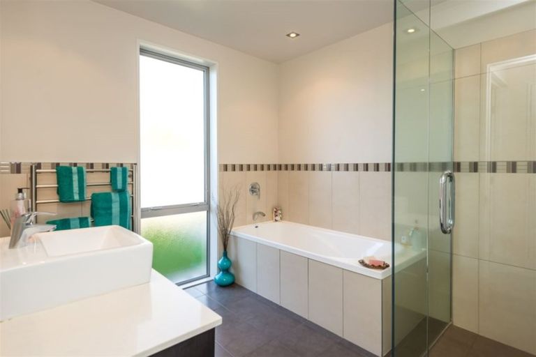 Photo of property in 12 Oakwood Drive, Rangiora, 7400