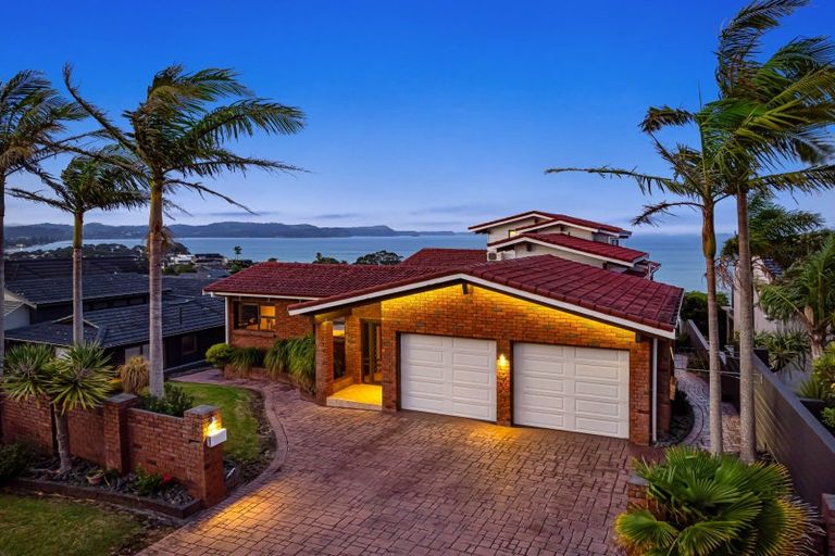 Photo of property in 8 Durness Place, Red Beach, 0932