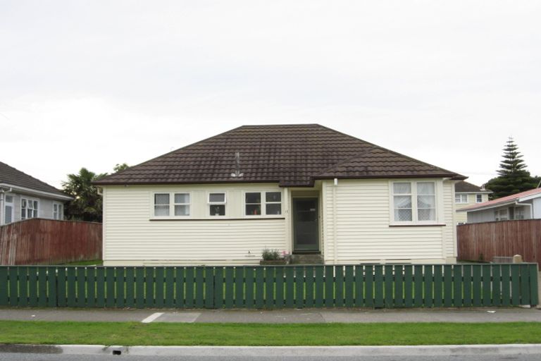 Photo of property in 17 Hewer Crescent, Naenae, Lower Hutt, 5011