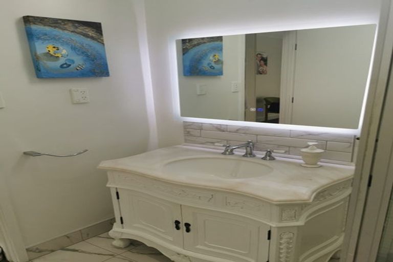 Photo of property in 50 Girrahween Drive, Totara Vale, Auckland, 0629