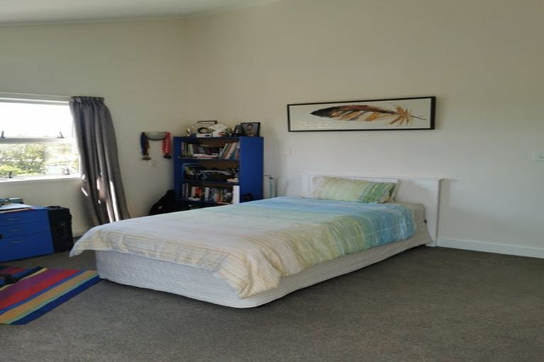 Photo of property in 50 Girrahween Drive, Totara Vale, Auckland, 0629