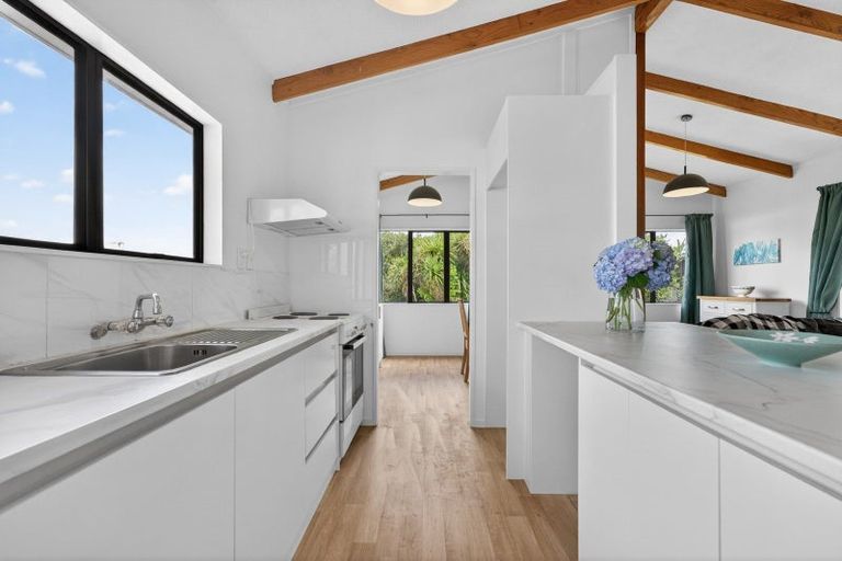Photo of property in 22 Bay Vista Drive, Red Beach, 0932