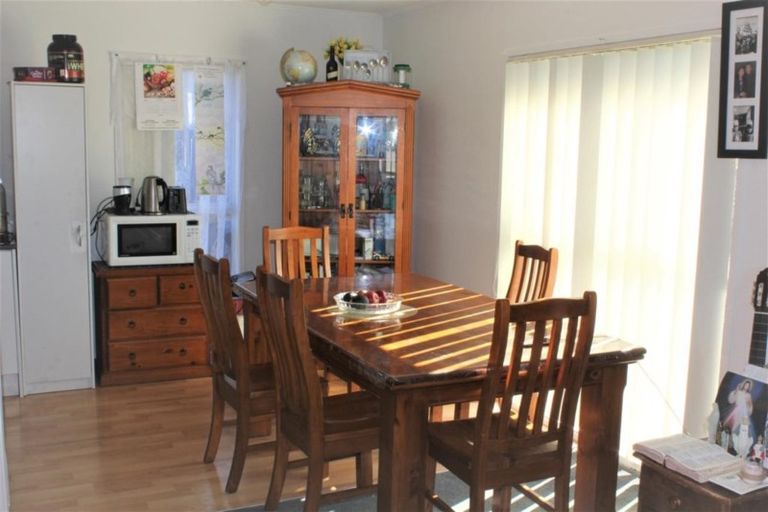 Photo of property in 1 Ettrick Place, Mangere East, Auckland, 2024