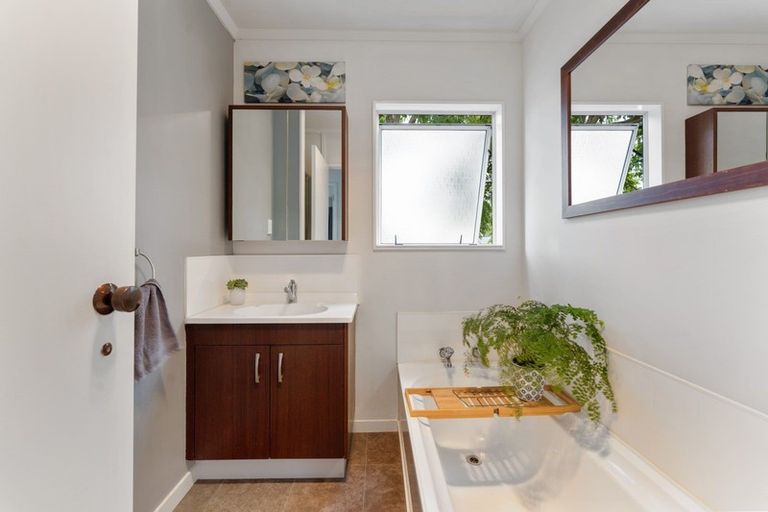 Photo of property in 19 Peppertree Glade, Kelvin Grove, Palmerston North, 4414