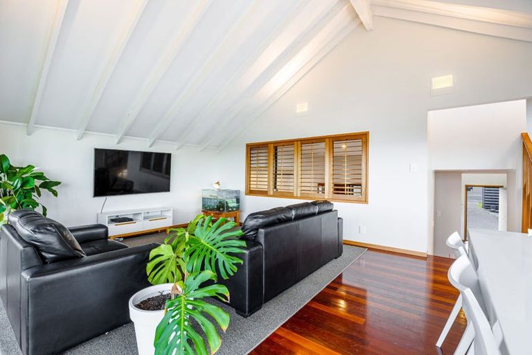 Photo of property in 153 Luckens Road, West Harbour, Auckland, 0618