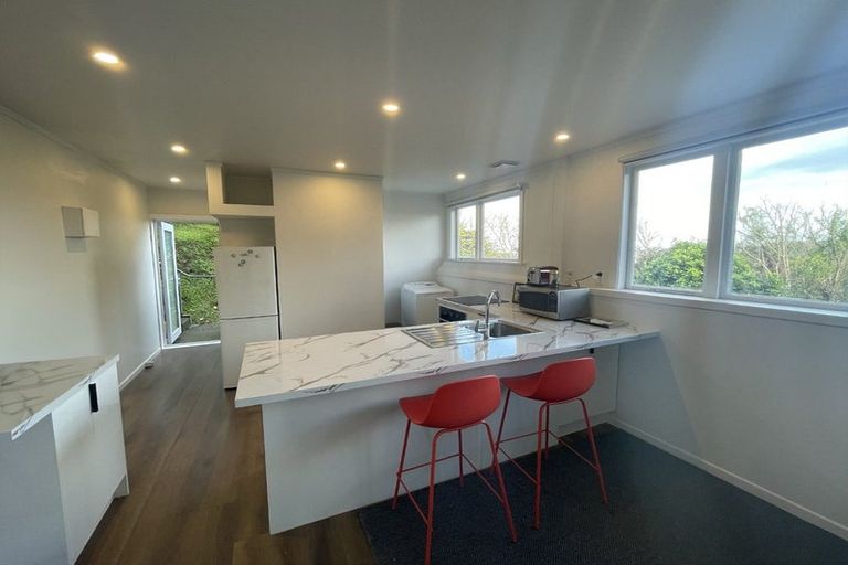 Photo of property in 12 Mataroa Avenue, Northland, Wellington, 6012