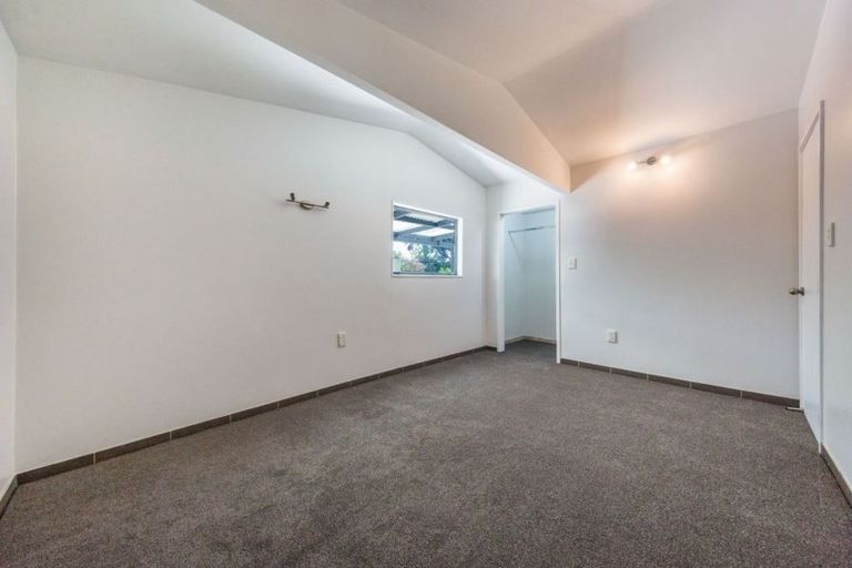 Photo of property in 27 Staverton Crescent, Mangere, Auckland, 2022
