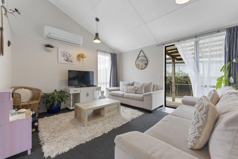 Photo of property in 19 Mcleavey Drive, Kelvin Grove, Palmerston North, 4414