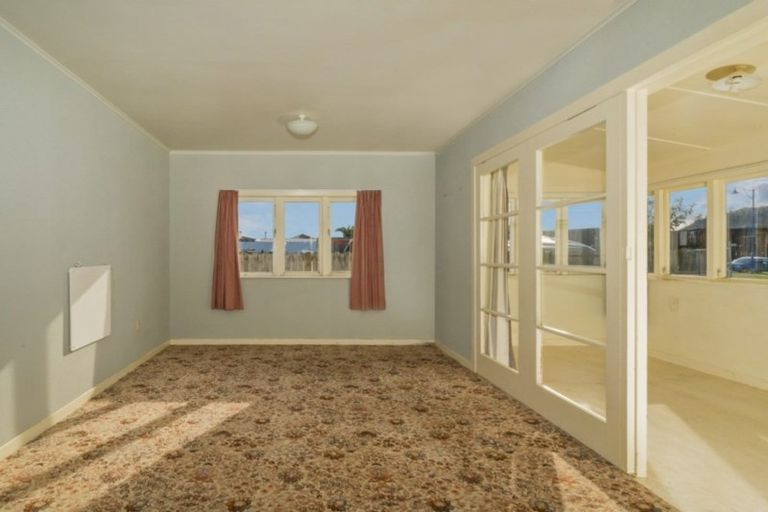 Photo of property in 1 Isabella Street, Whitianga, 3510