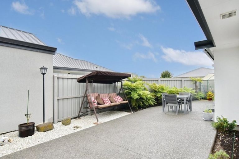 Photo of property in 28 Kirsten Place, Parklands, Christchurch, 8083