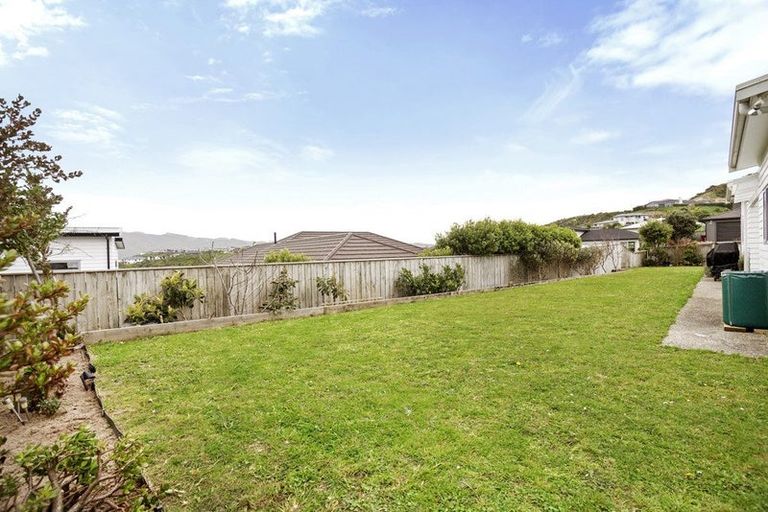Photo of property in 15 Paparoa Crescent, Aotea, Porirua, 5024