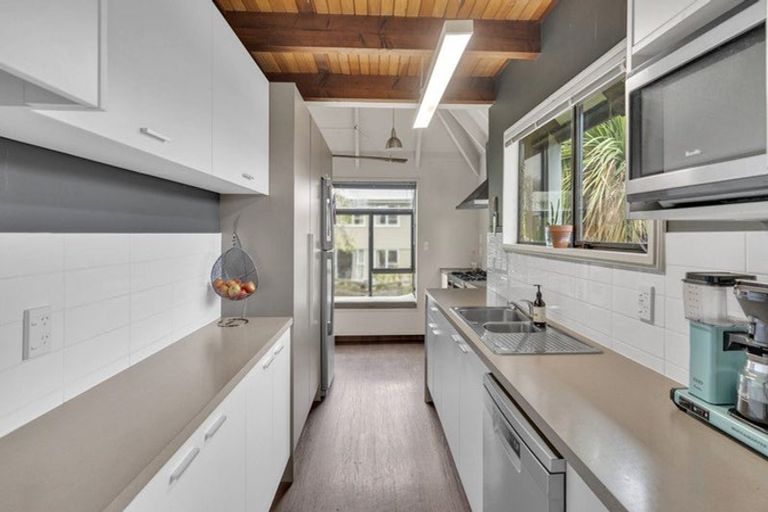 Photo of property in 68 Palatine Terrace, Saint Martins, Christchurch, 8022