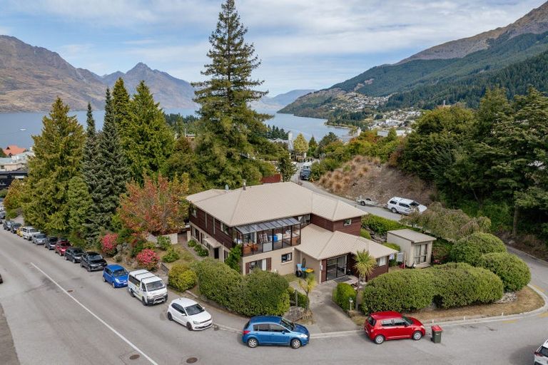 Photo of property in 1 Salmond Place, Queenstown, 9300