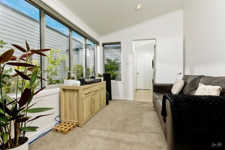 Photo of property in 36 Gunner Drive, Te Atatu Peninsula, Auckland, 0610