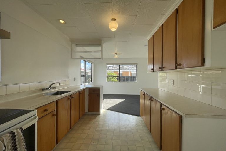 Photo of property in 94 Roberts Road, Te Atatu South, Auckland, 0610