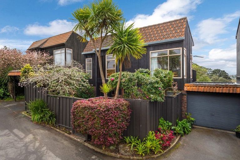 Photo of property in 2/63a Norwood Road, Bayswater, Auckland, 0622