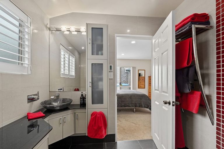 Photo of property in 3 Rifleman Rise, Unsworth Heights, Auckland, 0632