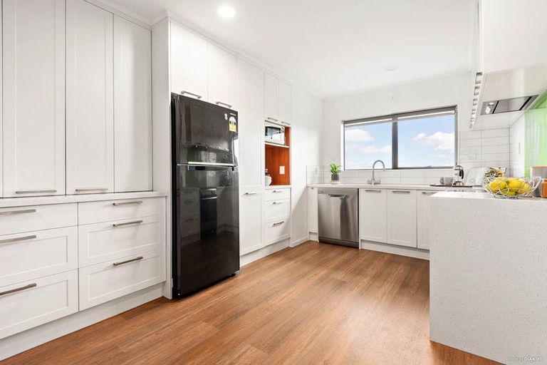 Photo of property in 170 Sturges Road, Henderson, Auckland, 0612