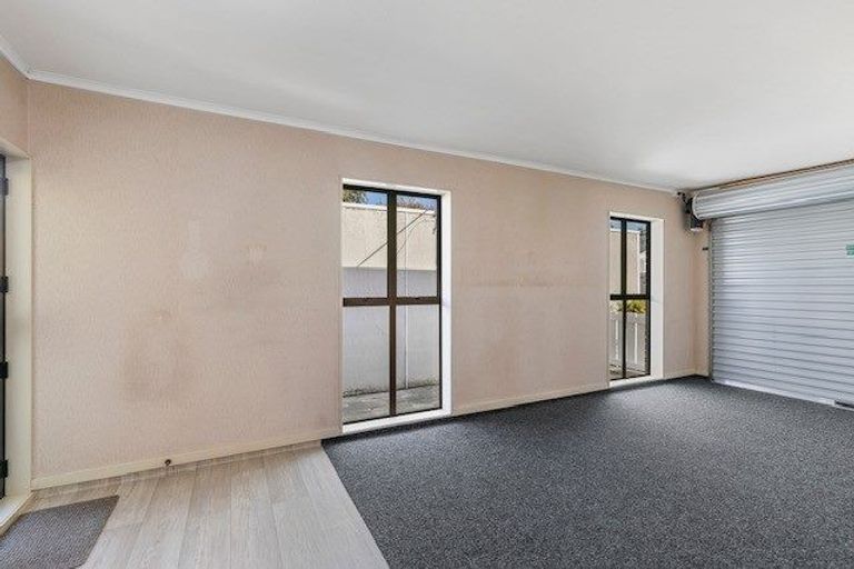 Photo of property in 29a Hardy Street, Waterloo, Lower Hutt, 5011