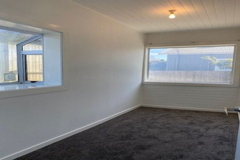 Photo of property in 22 Winters Road, Redwood, Christchurch, 8051