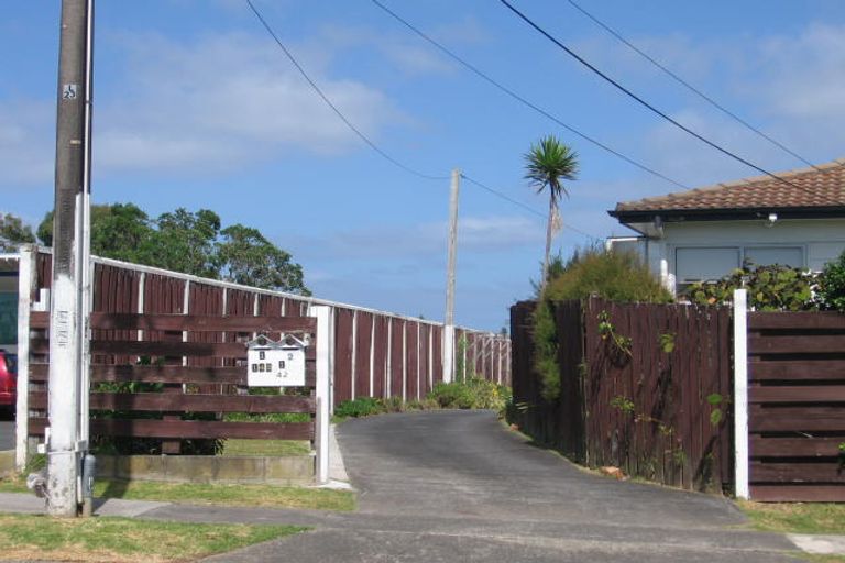 Photo of property in 1/142 Birkdale Road, Birkdale, Auckland, 0626