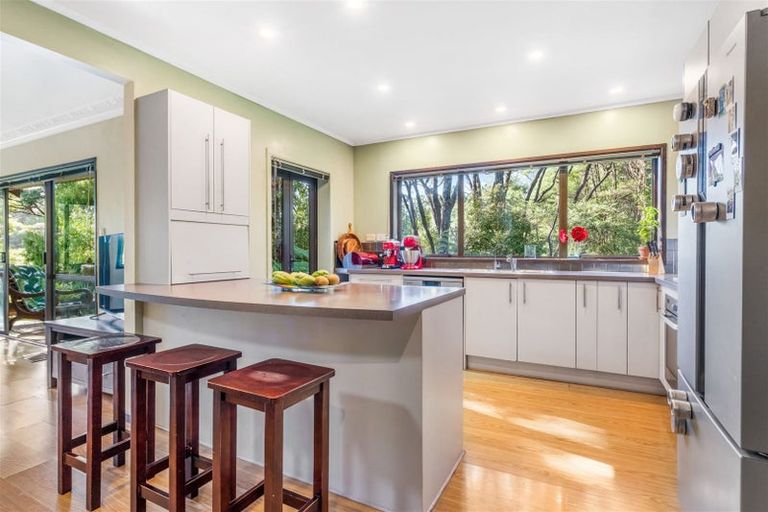 Photo of property in 2 Kaurimu Rise, Titirangi, Auckland, 0604