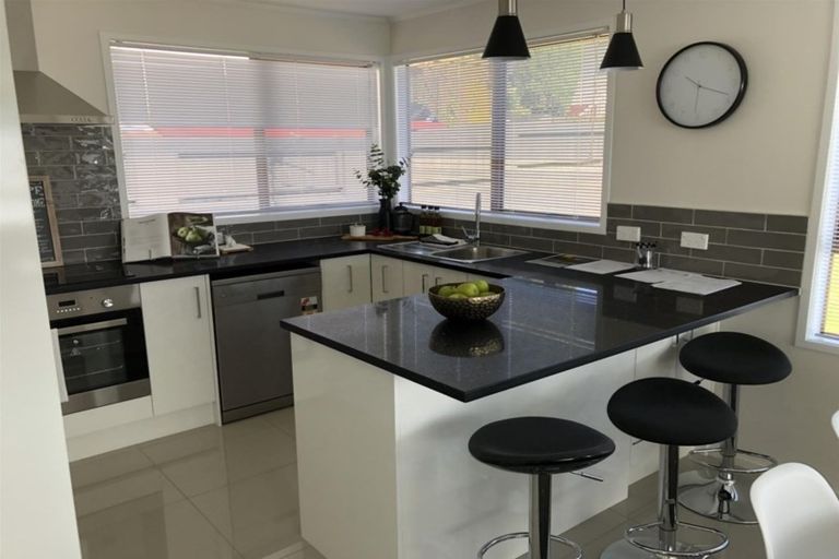 Photo of property in 4 Caringbah Drive, Papatoetoe, Auckland, 2025