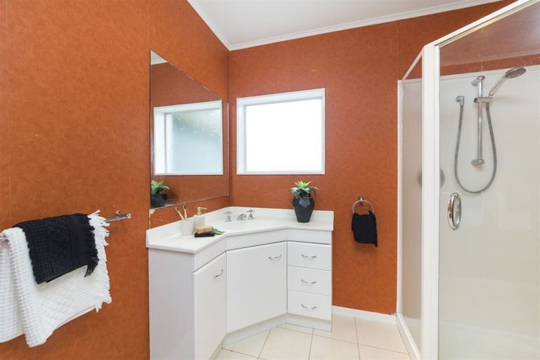 Photo of property in 2 Newhaven Place, Roslyn, Palmerston North, 4414