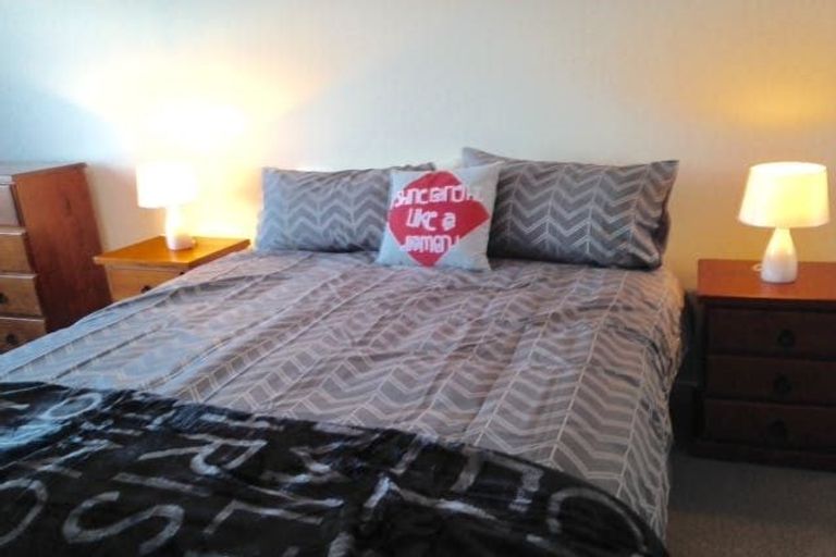 Photo of property in 2 Kopiko Way, Brooklyn, Wellington, 6021