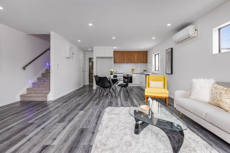 Photo of property in 7d Gladfield Lane, Te Atatu Peninsula, Auckland, 0610